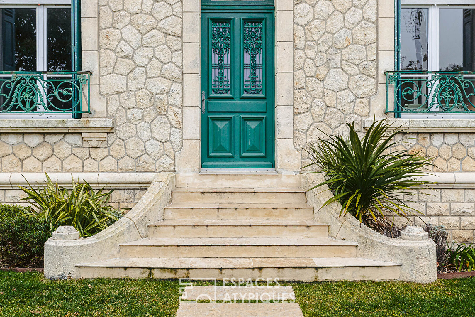 Villa balnéaire 1930 dans le Triangle d’Or