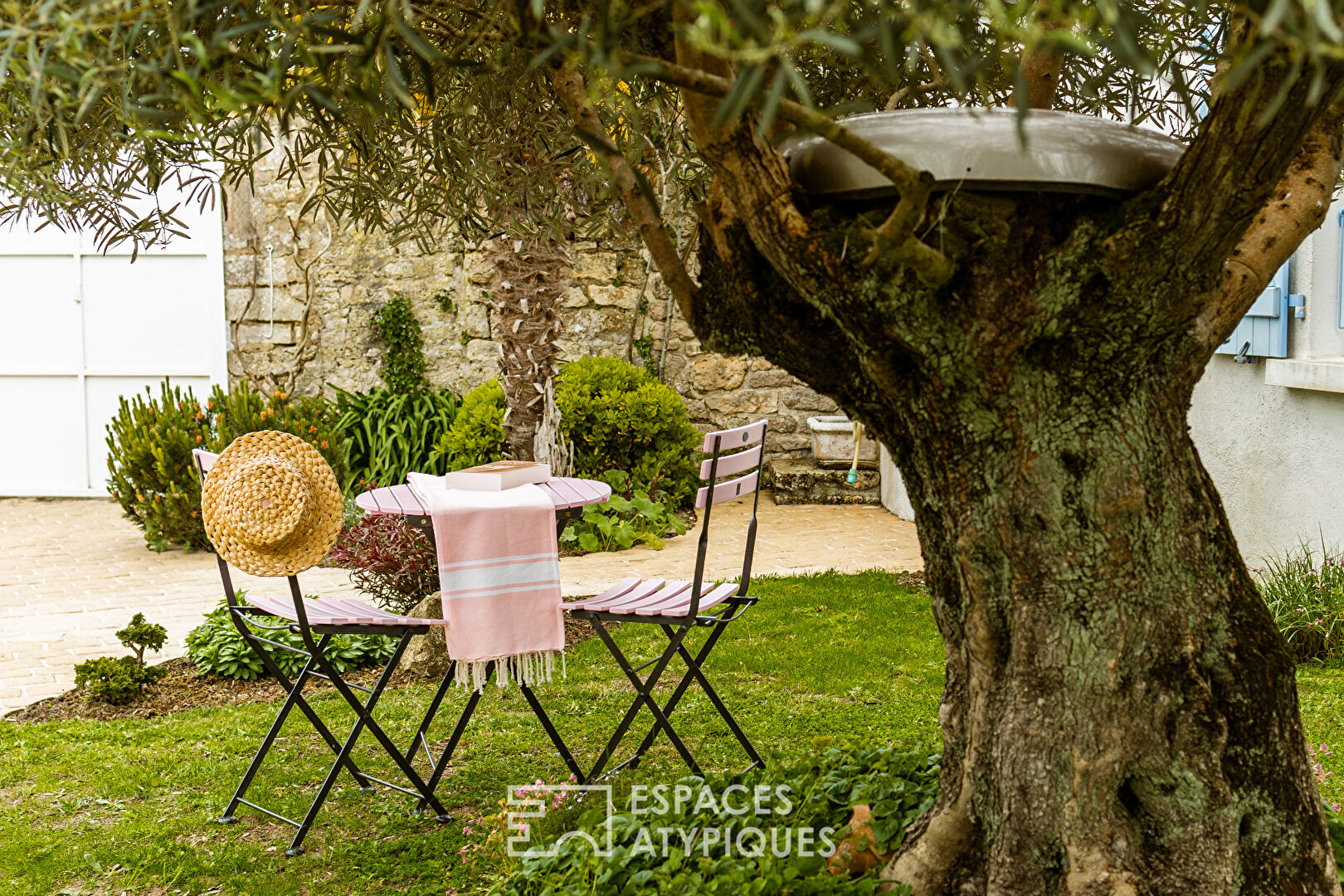 Ancien chai à la romantique métamorphose