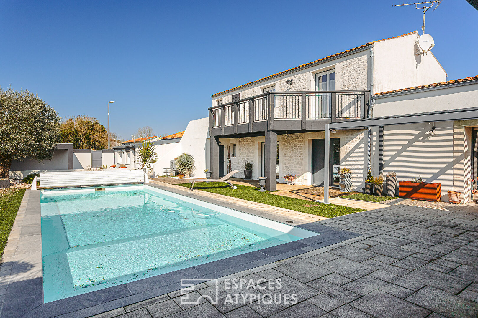 Maison familiale rénovée et sa dépendance aux portes de La Rochelle