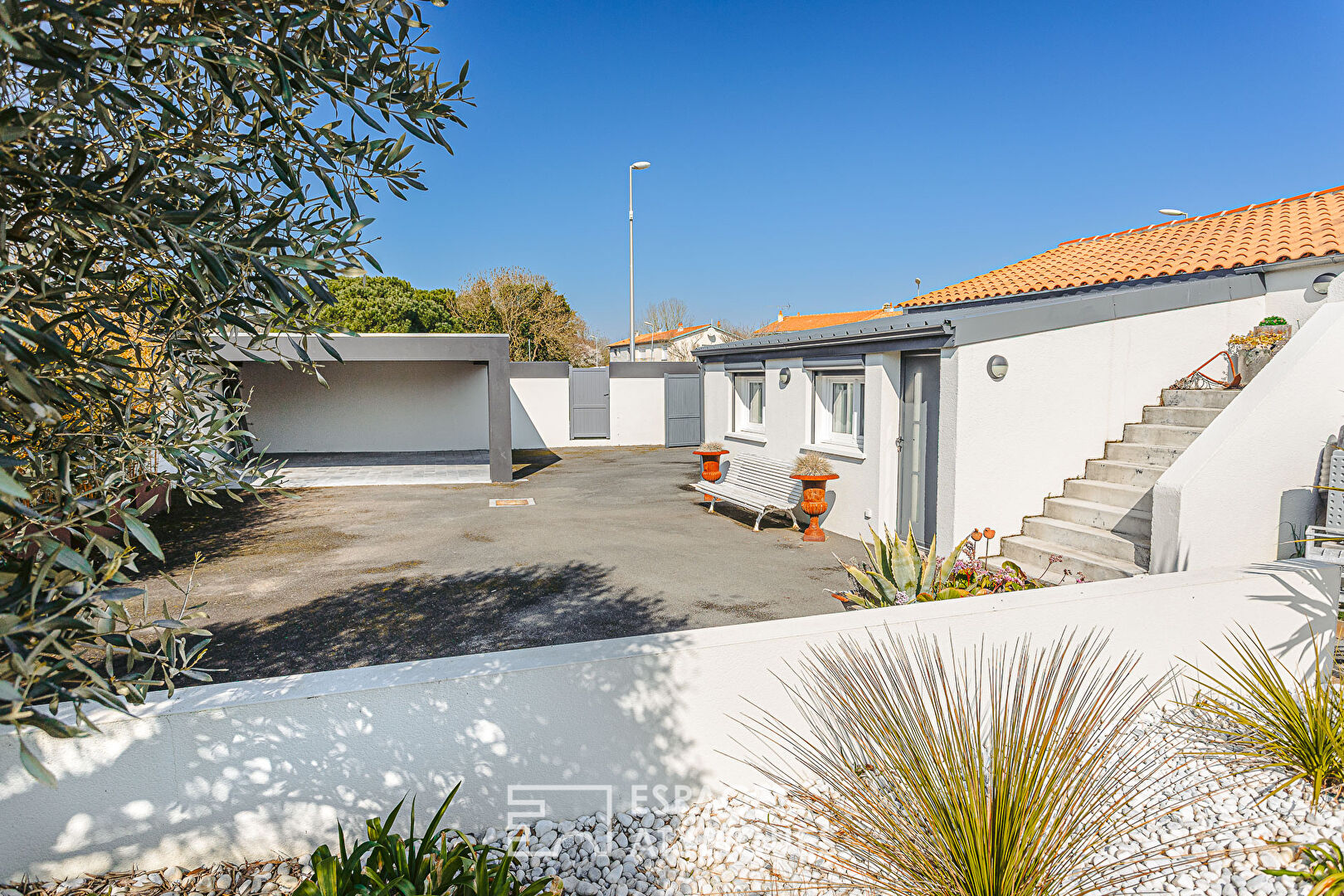 Maison familiale rénovée et sa dépendance aux portes de La Rochelle