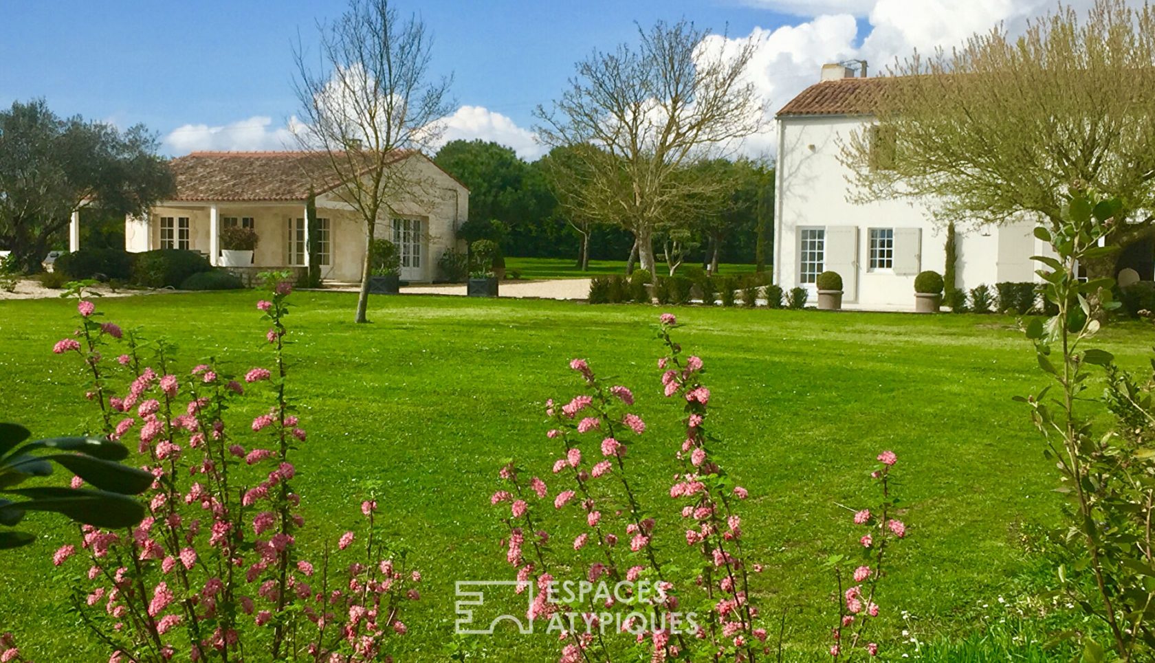 Elegant farmhouse with large volumes