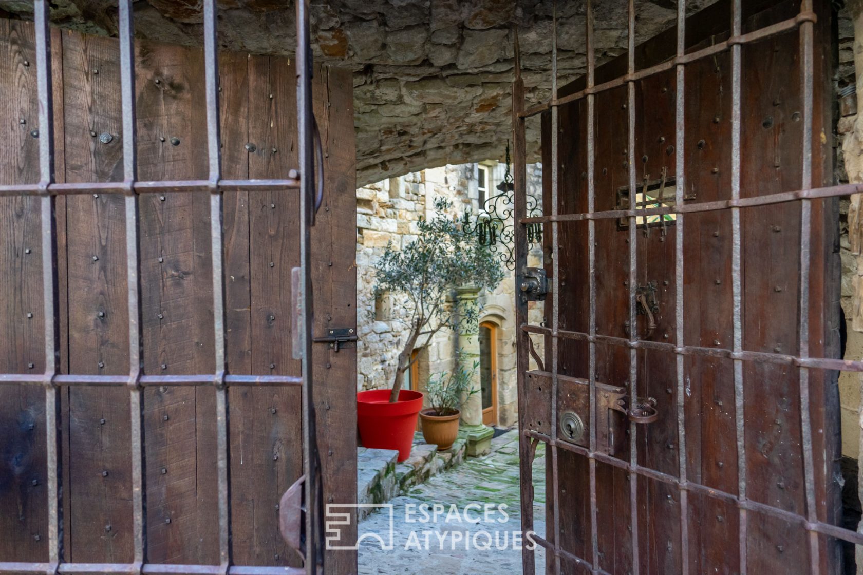La vie de donjon en Ardèche méridionale