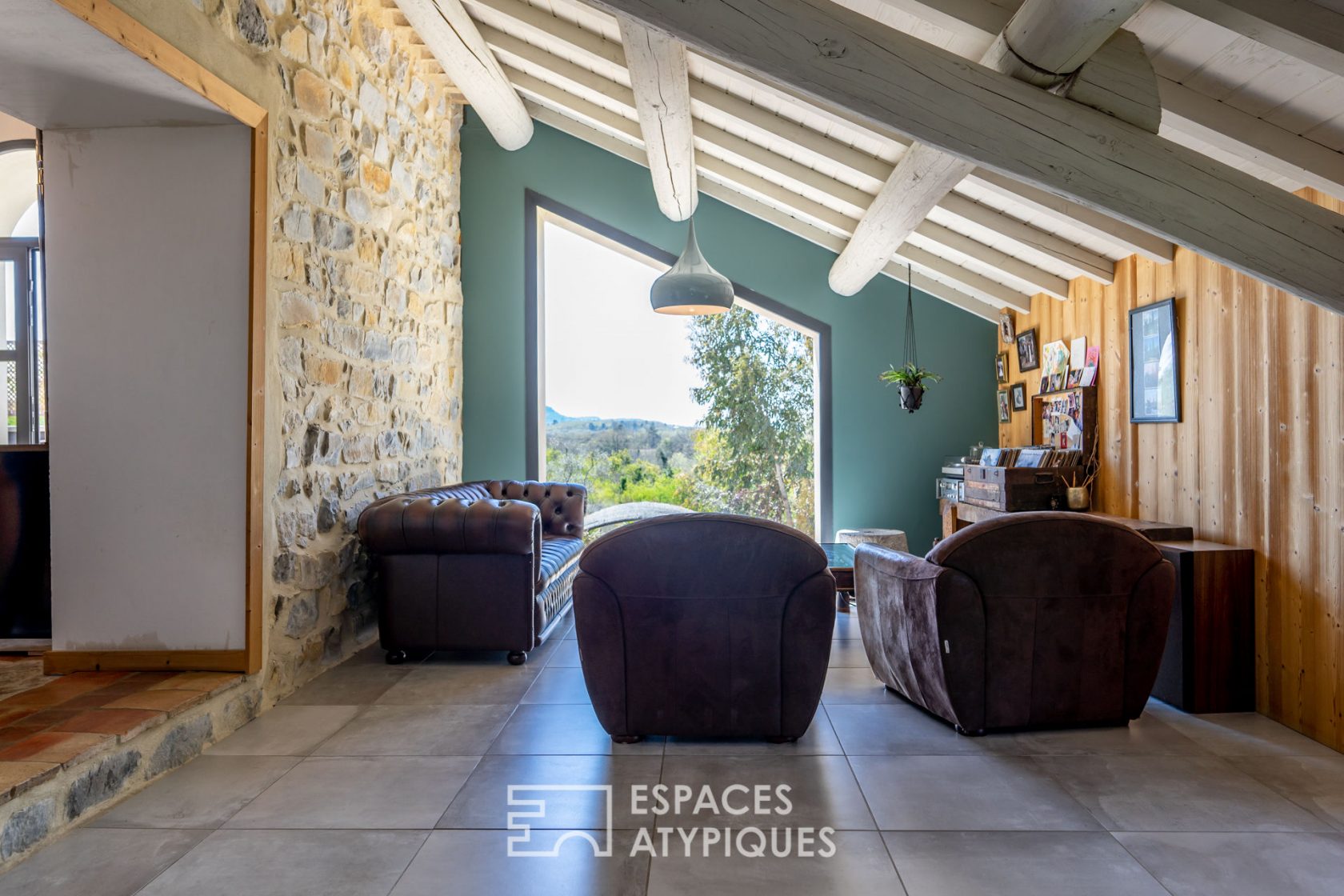 Magnificent renovated farmhouse in the South Ardèche