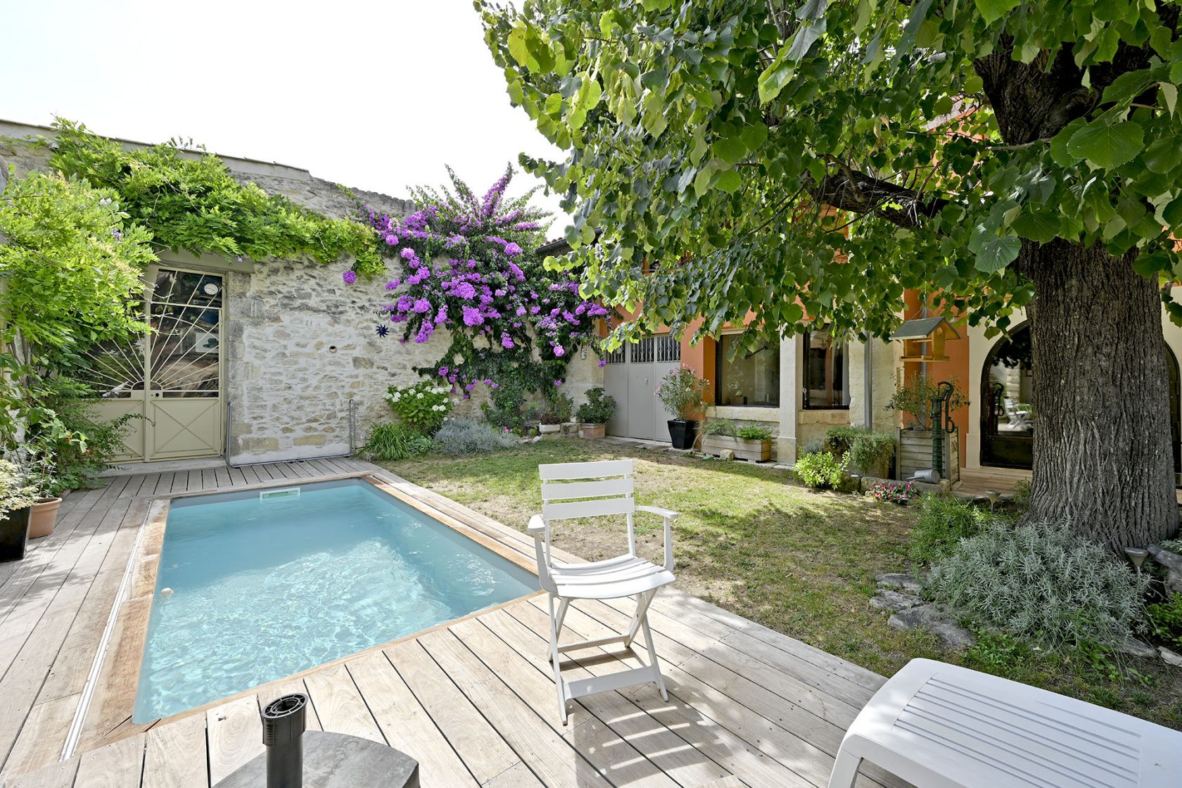 Charming house with pool in Vaunage