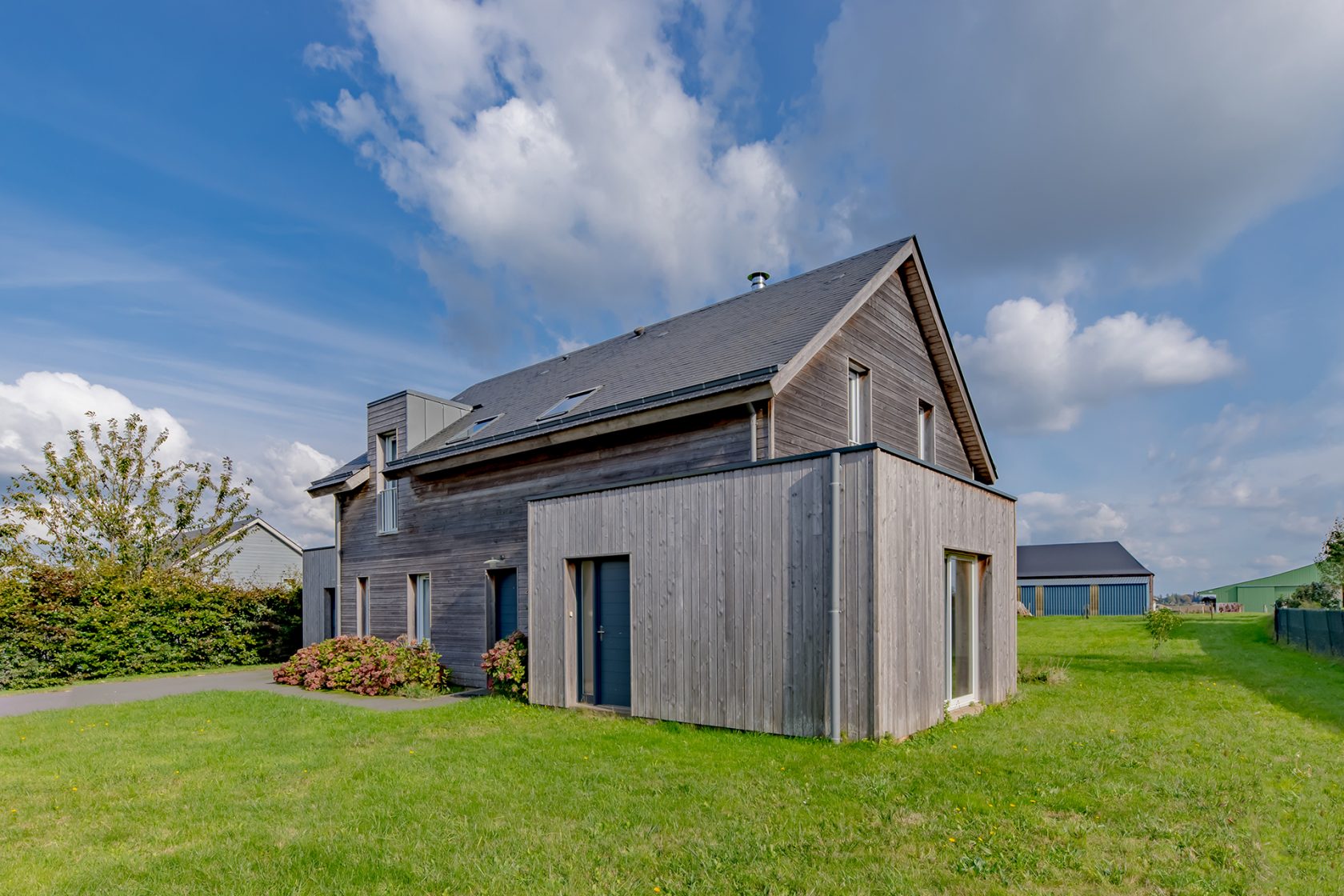 Maison contemporaine à ossature bois.