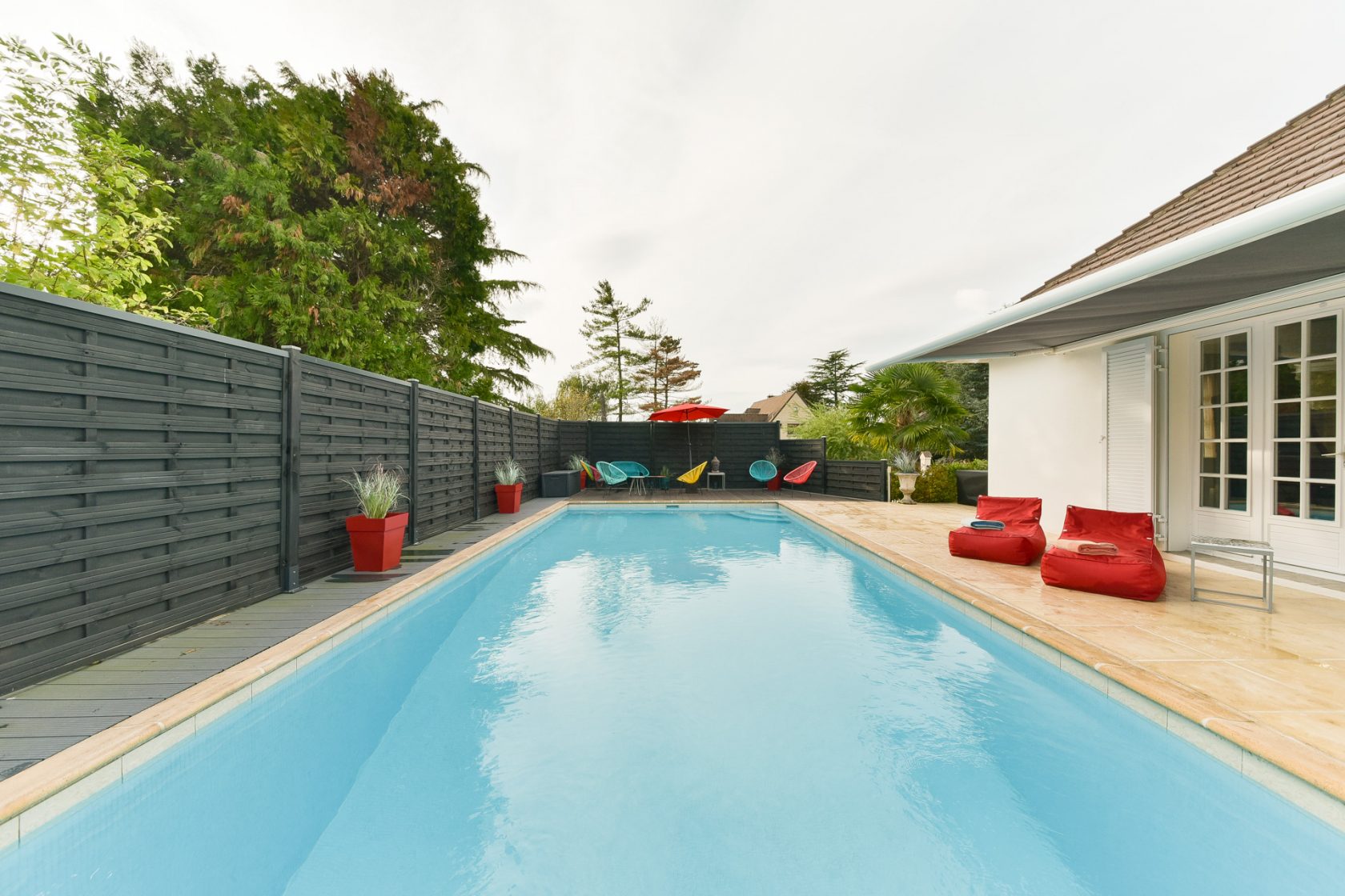American way of life – villa avec piscine et court de tennis.