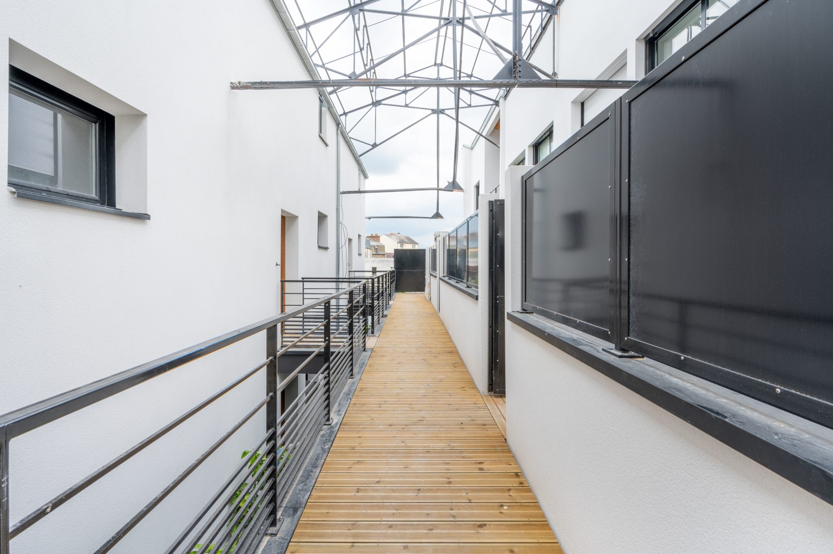 Appartement triplex style loft et son jeu de terrasses – meublé – 220 m²