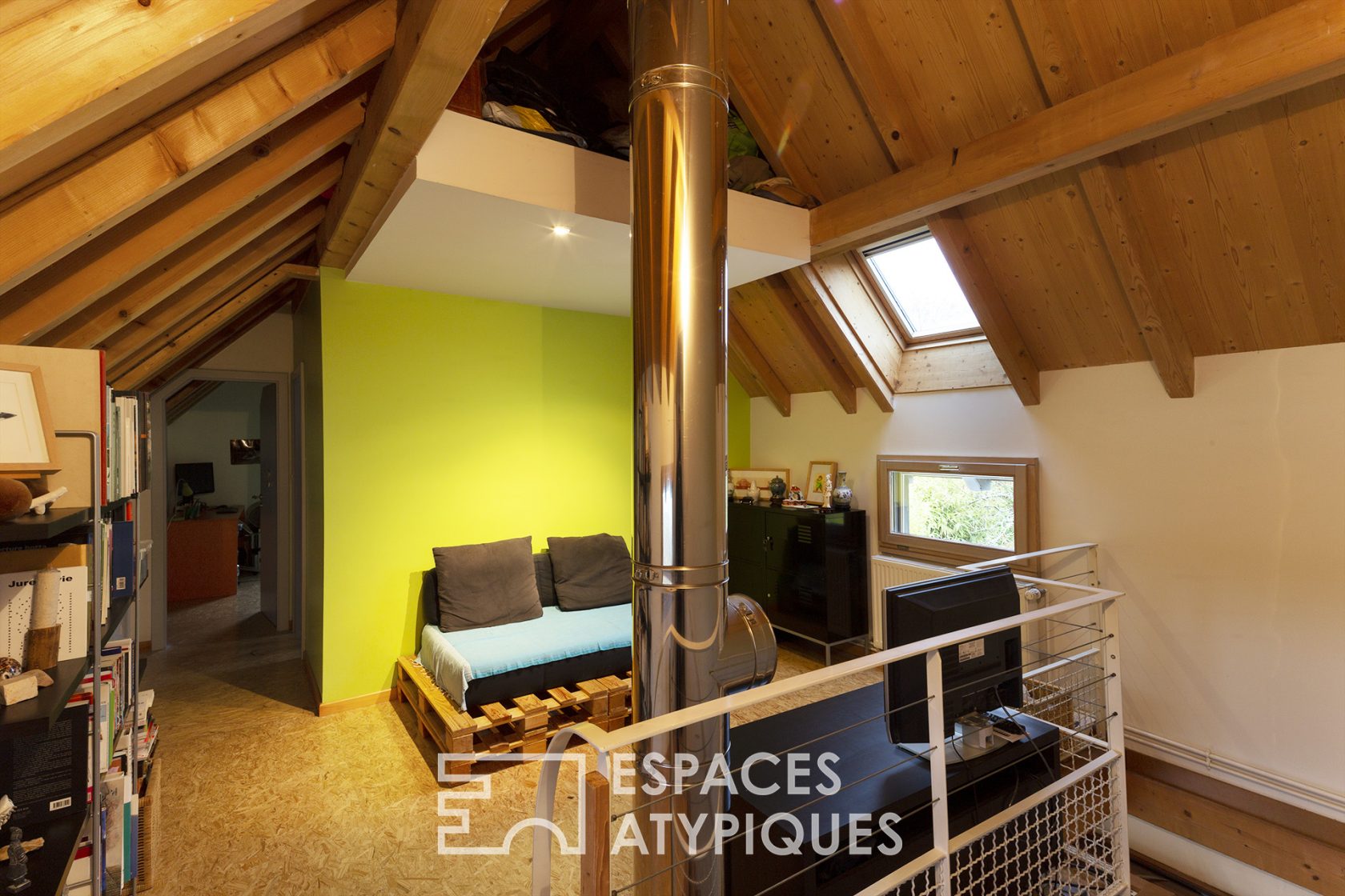 Bioclimatic timber-frame architect’s house
