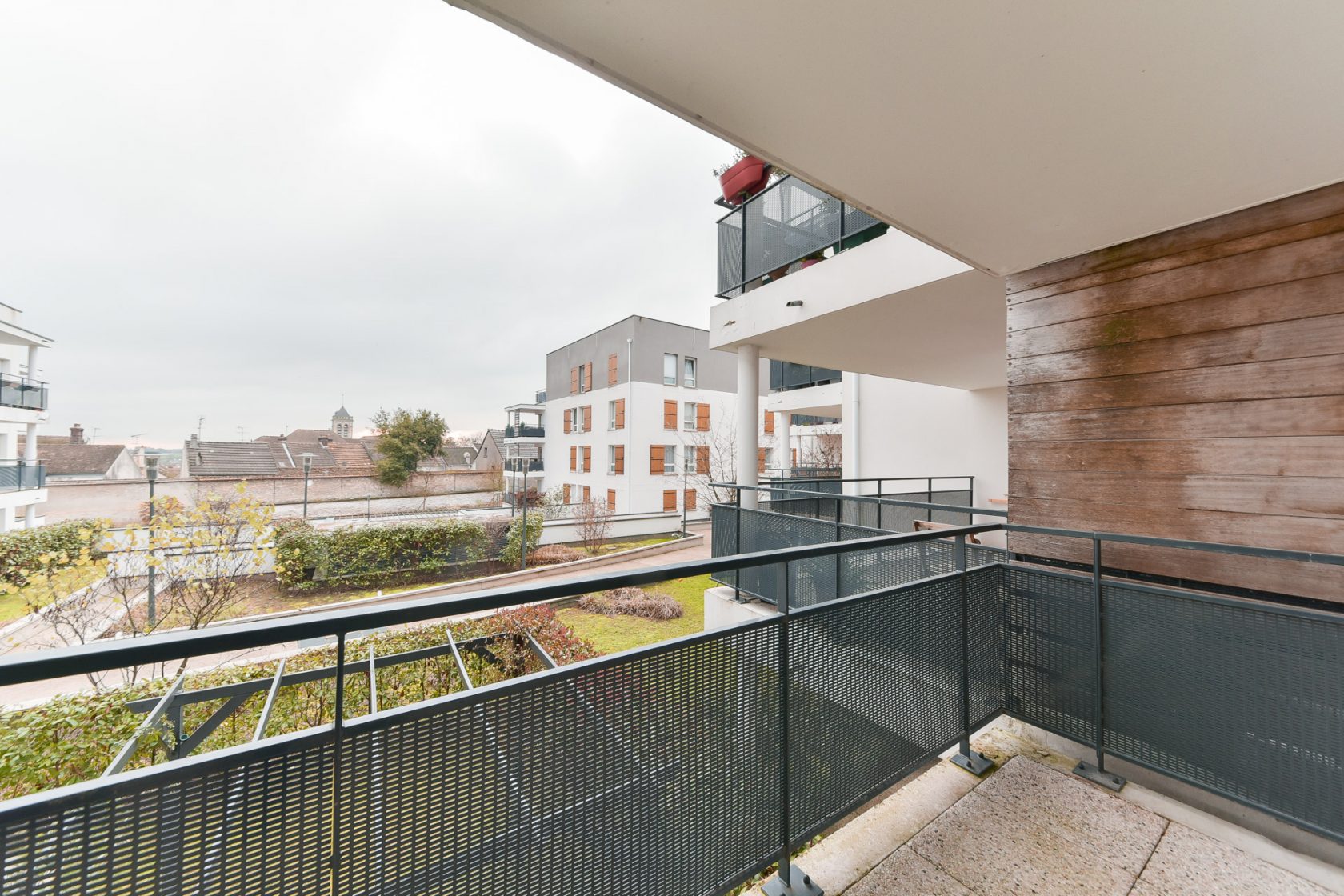 Les domaines de Louvres- Bel appartement contemporain.