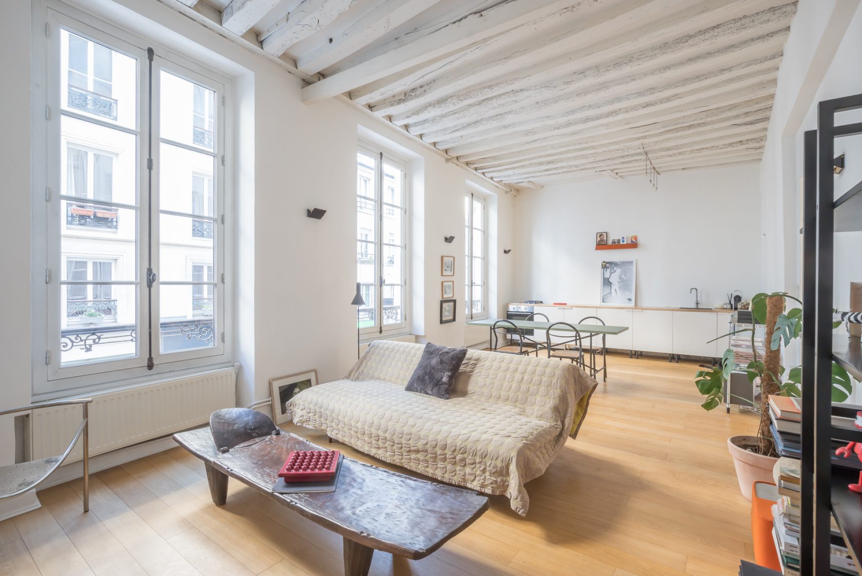 Minimalist apartment in Arts et Métiers