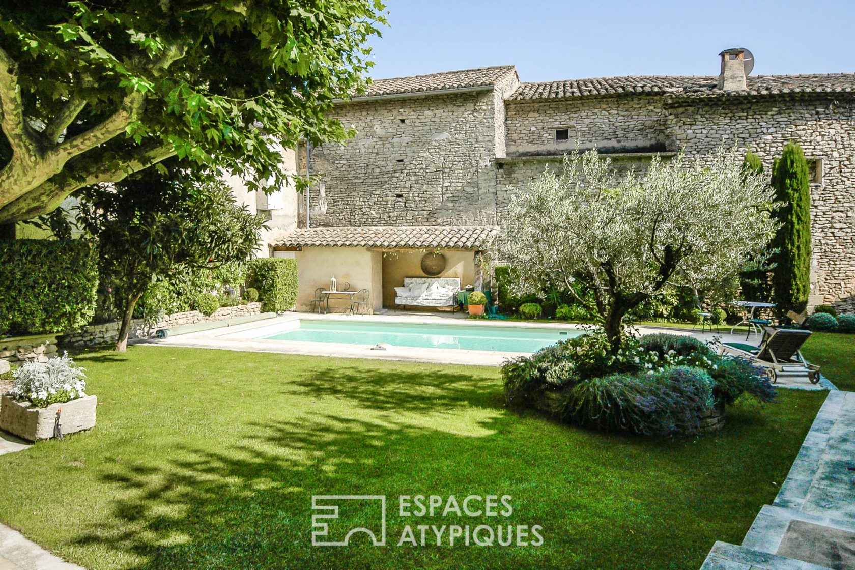 17th century bourgeois farmhouse with garden in the heart of the historic center