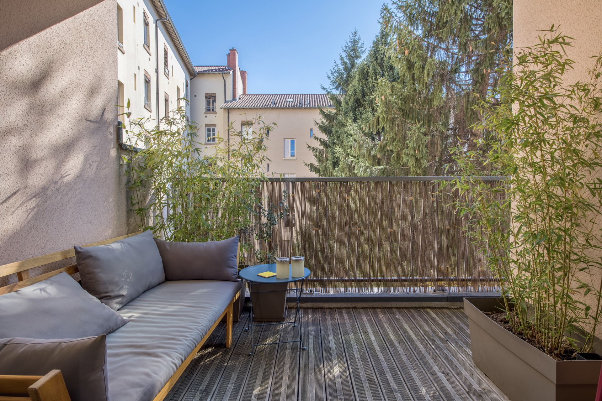 Appartement rénové avec terrasse à Monplaisir