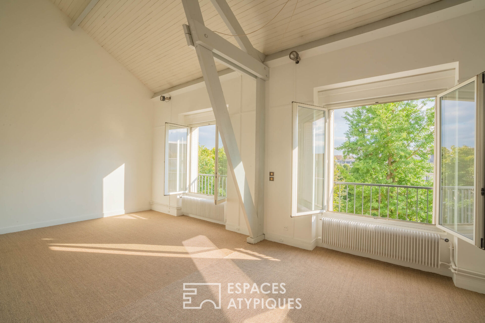 Bright duplex with view of the Royal Chapel