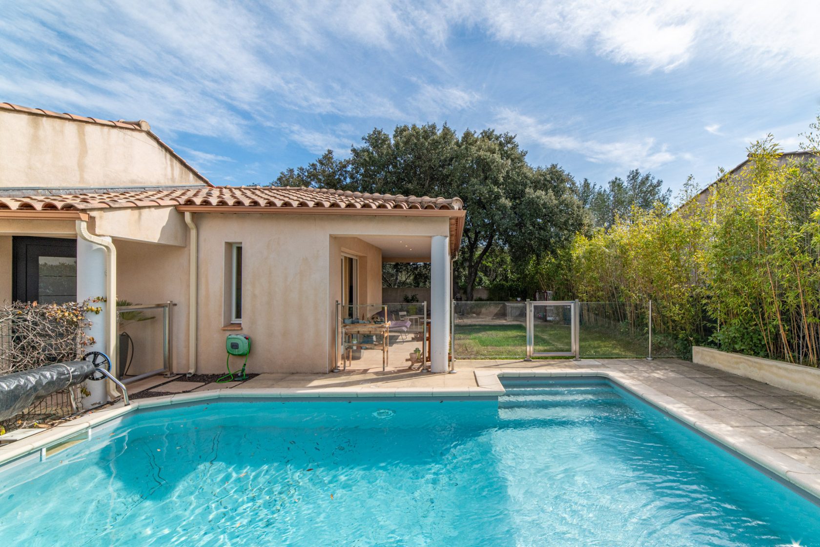 Villa with swimming pool at Vacquerolles golf course