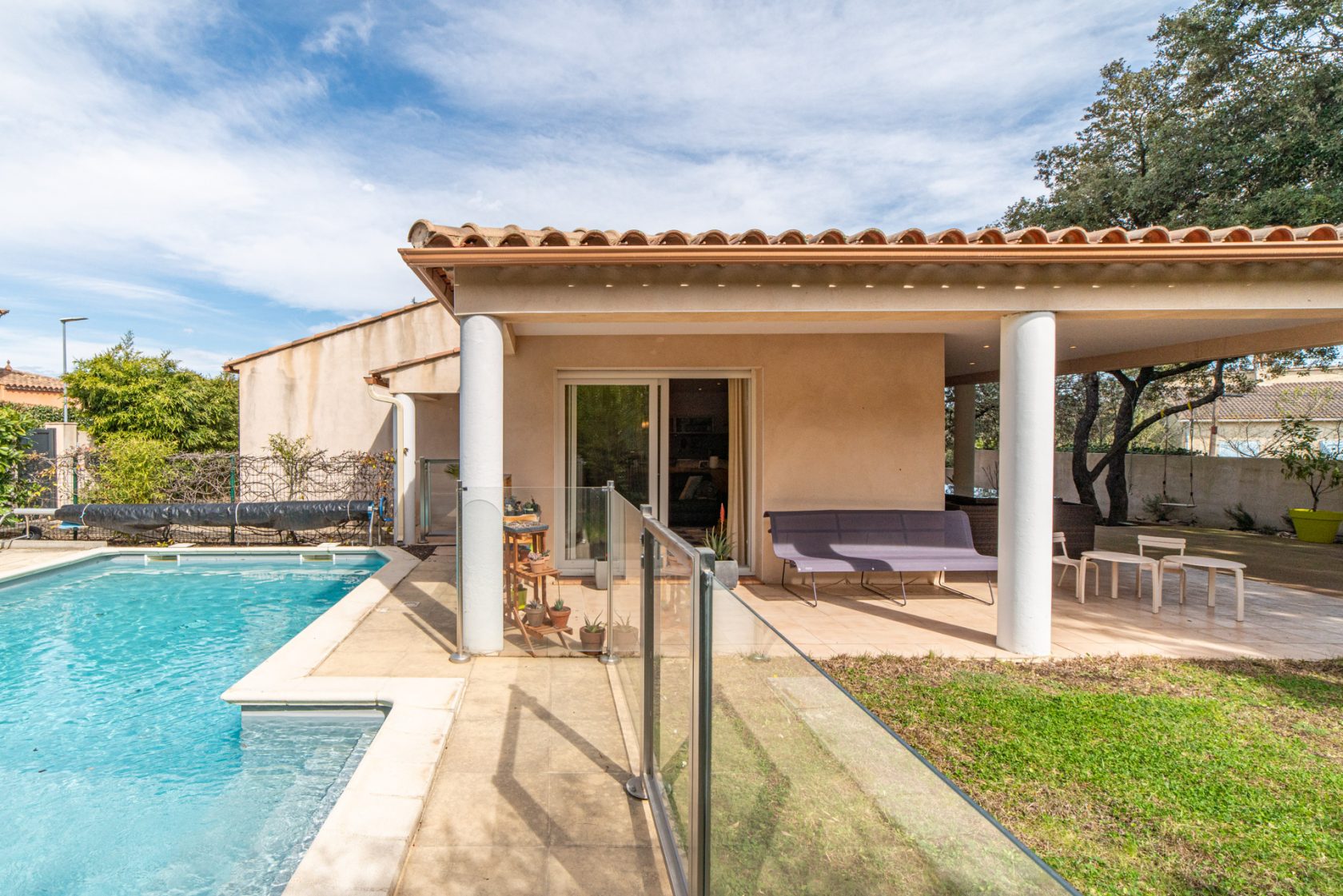 Villa with swimming pool at Vacquerolles golf course