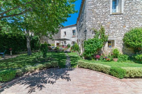 L’esprit d’artiste – une sublime maison vigneronne restaurée