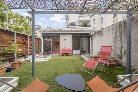 Loft avec terrasse et patio place Saint Louis