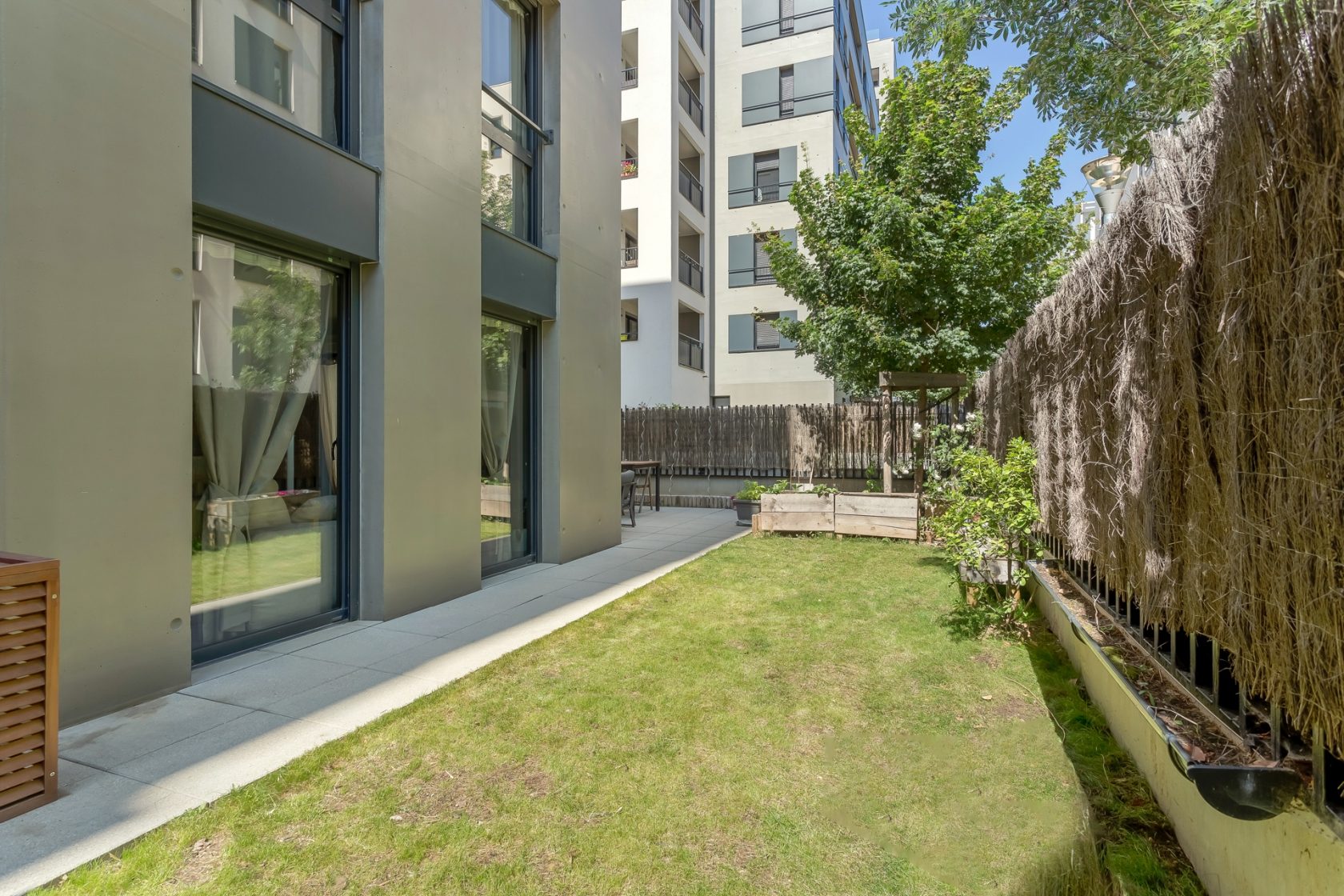 Duplex avec terrasse et jardin