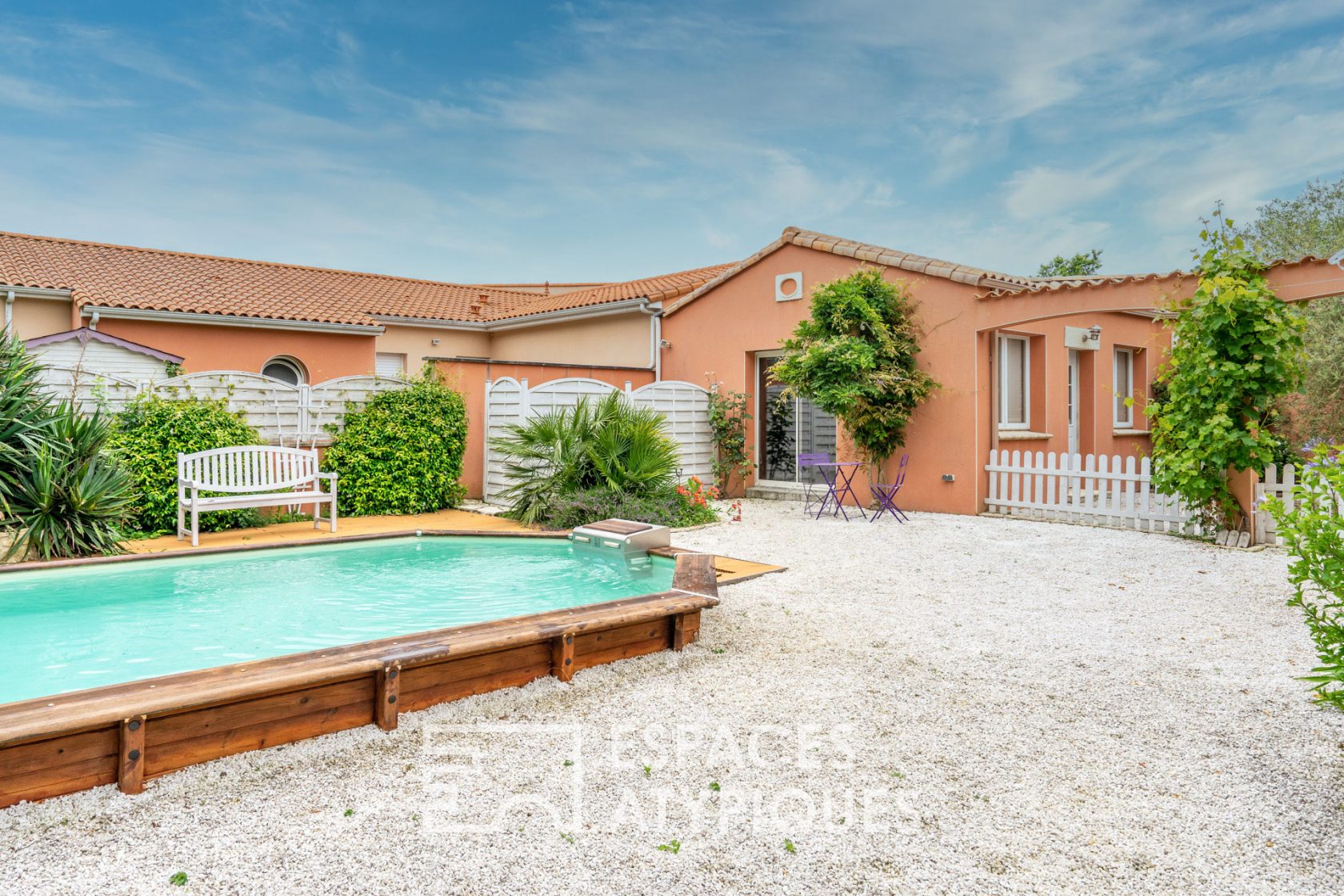 Maison aux couleurs de la Toscane avec sa piscine chauffée