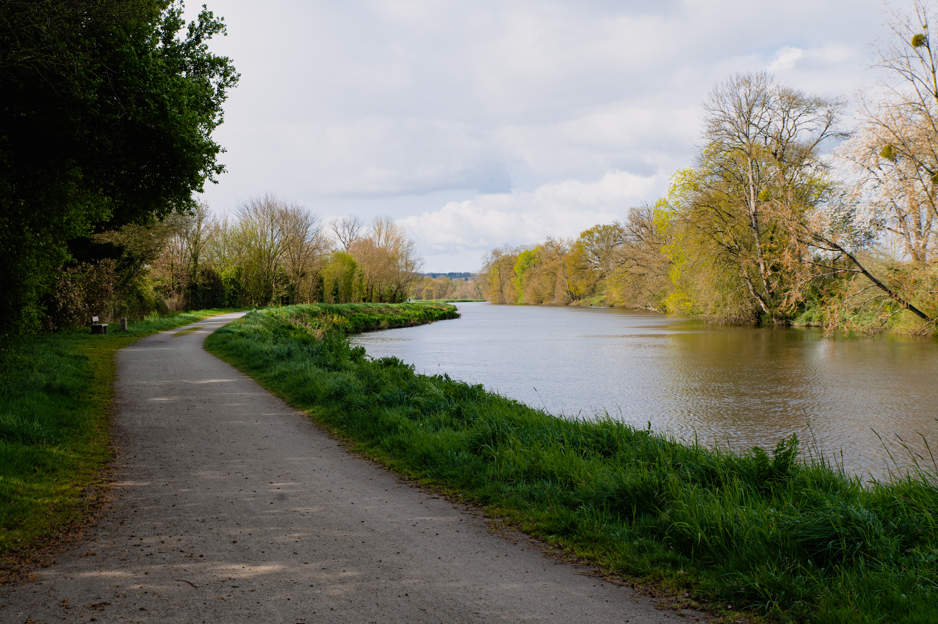 Au bord de l’eau – Elegante Longère