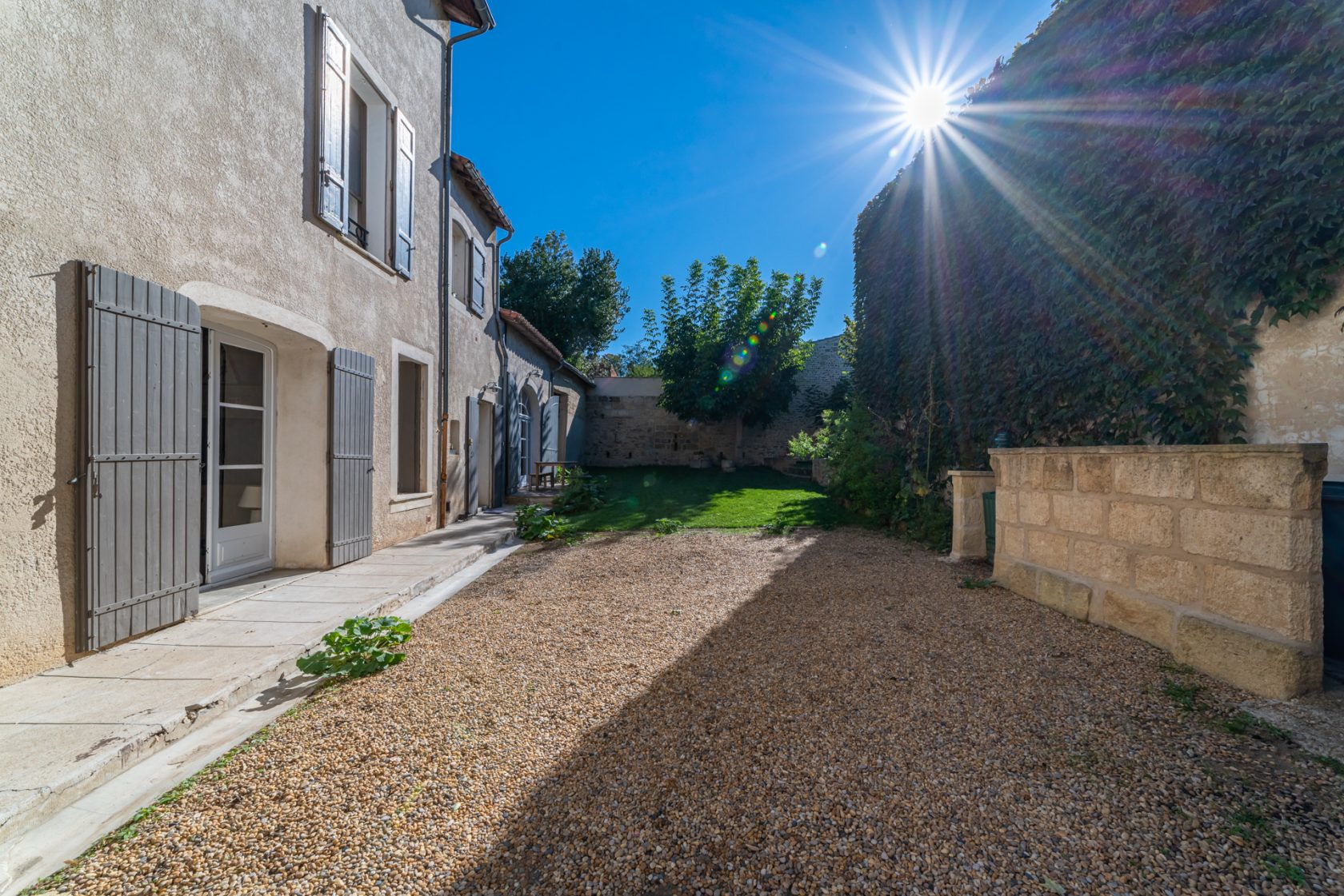 Maison historique rénovée avec son intime jardin