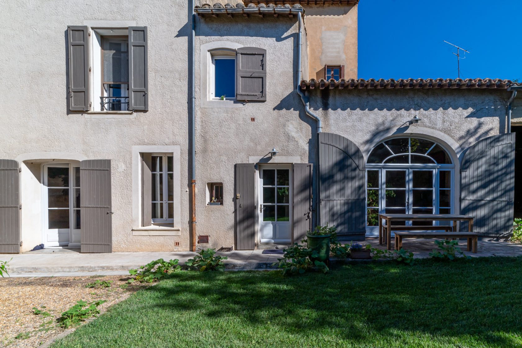 Maison historique rénovée avec son intime jardin