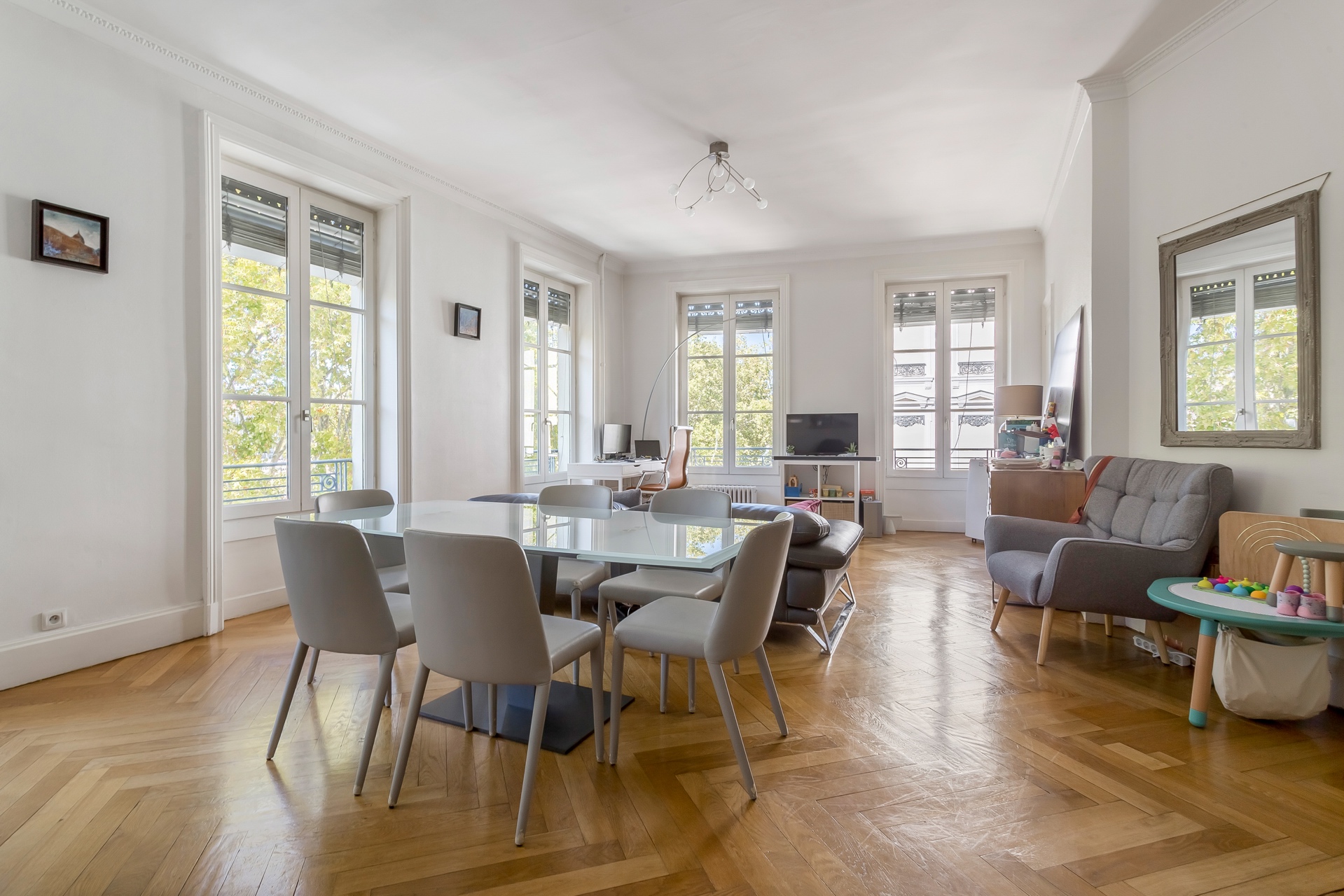 Top floor apartment in Préfecture