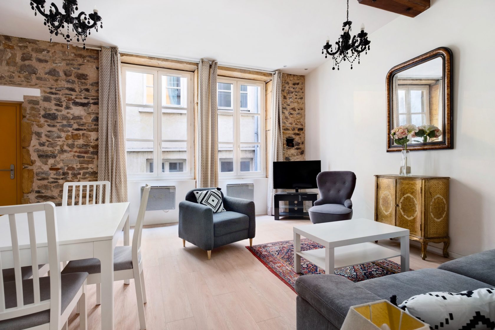 Renovated apartment in the heart of Old Lyon