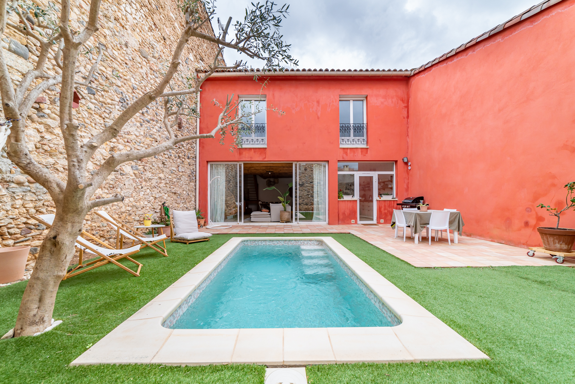 Renovated winegrower with garden and swimming pool