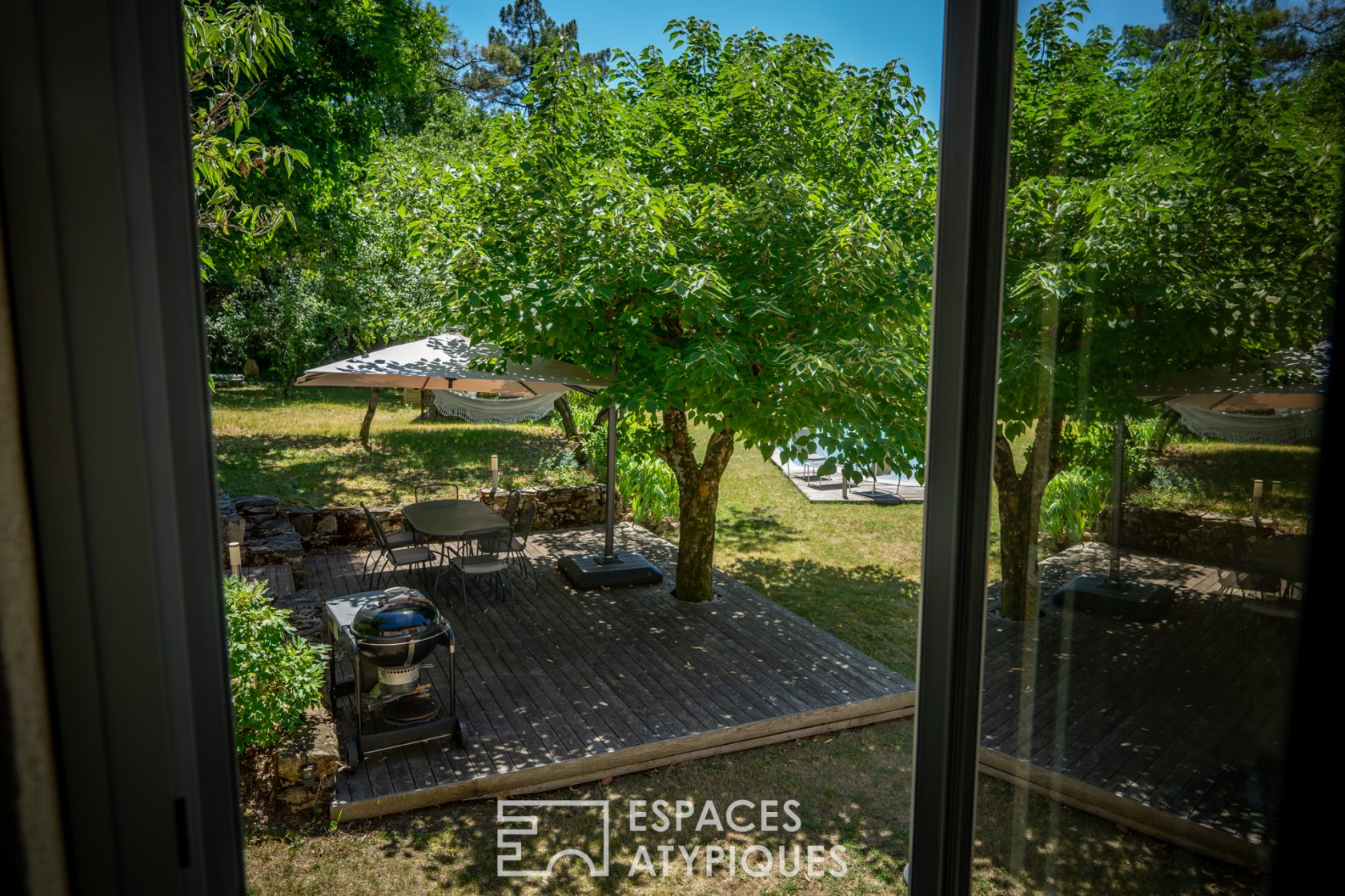 Renovated house, in a quiet area with a nice view, without any nuisance: rare!