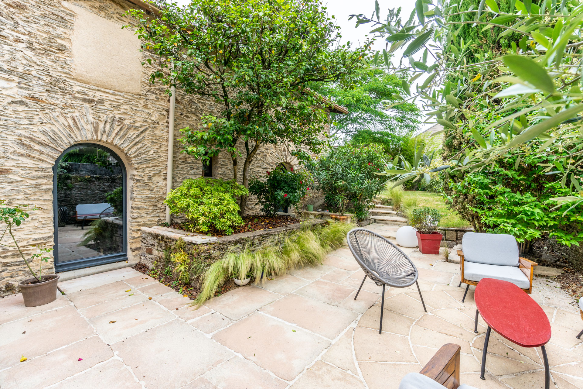 Maison familiale de charme sur son jardin méditerranéen