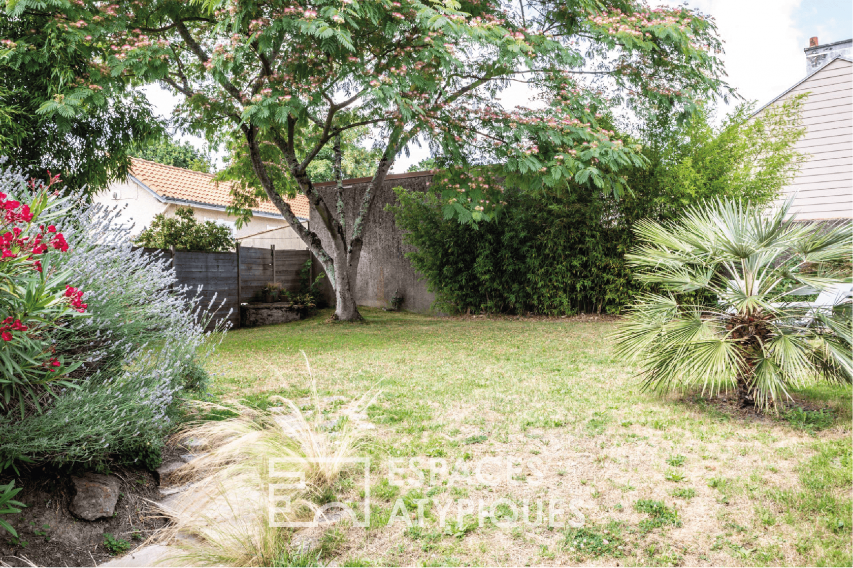 Maison familiale de charme sur son jardin méditerranéen