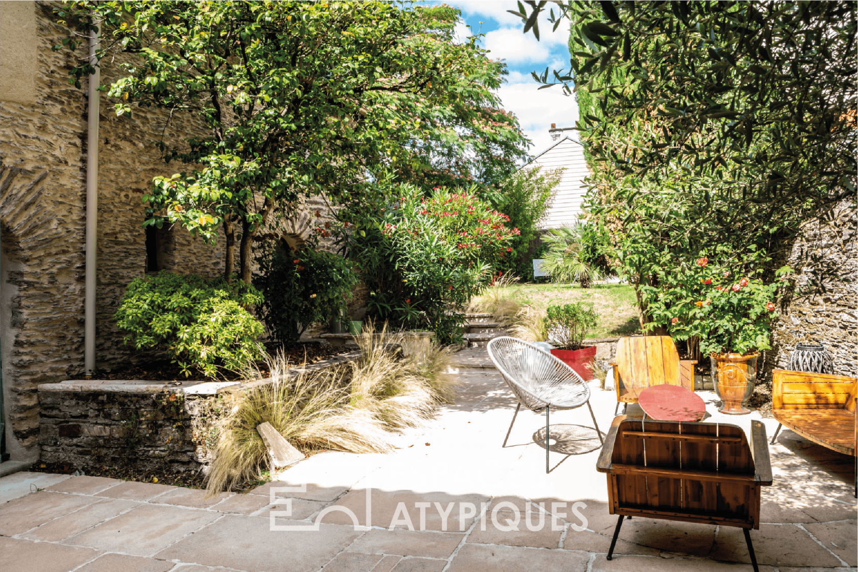 Maison familiale de charme sur son jardin méditerranéen