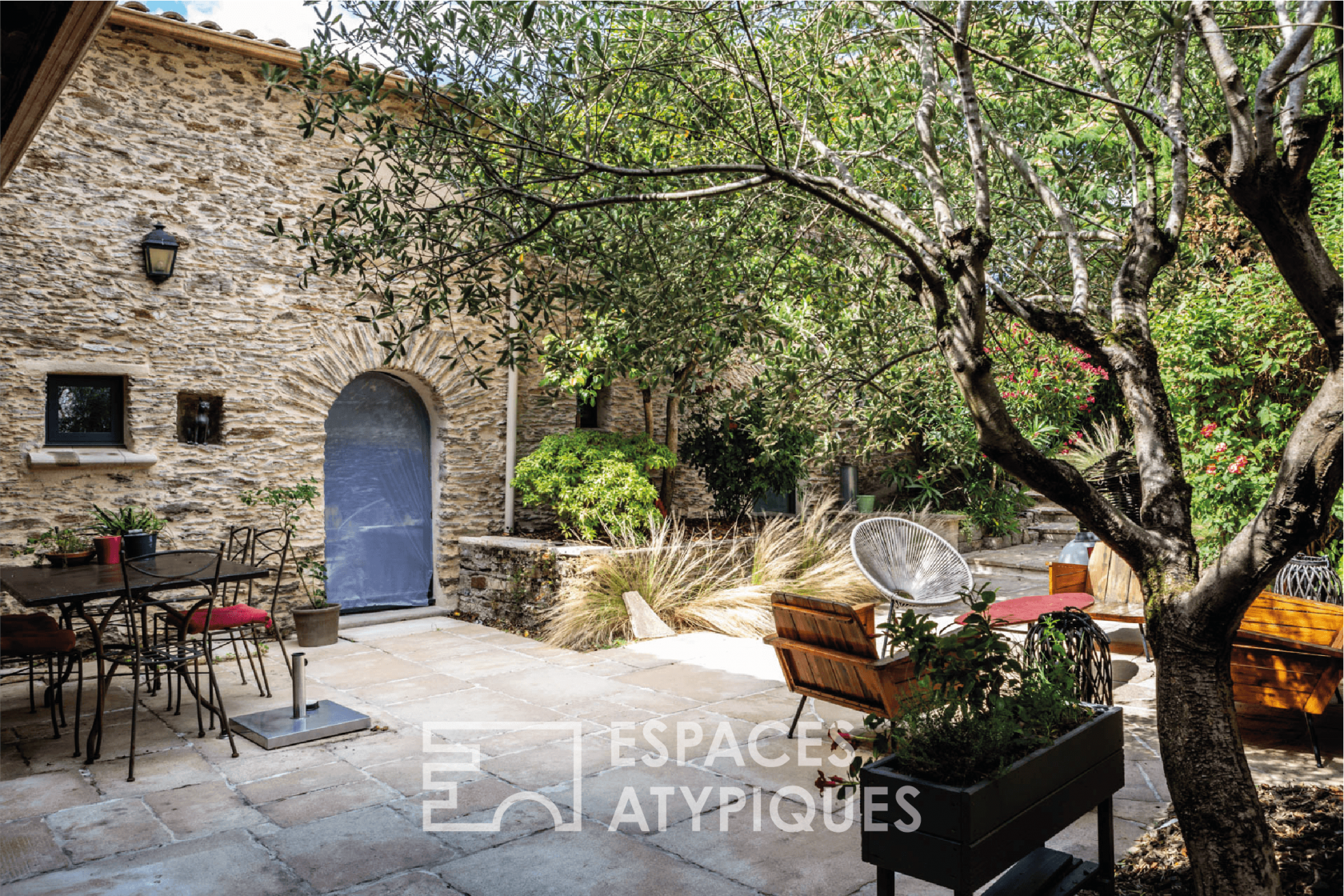 Maison familiale de charme sur son jardin méditerranéen