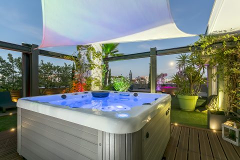 Roof terrace with jacuzzi