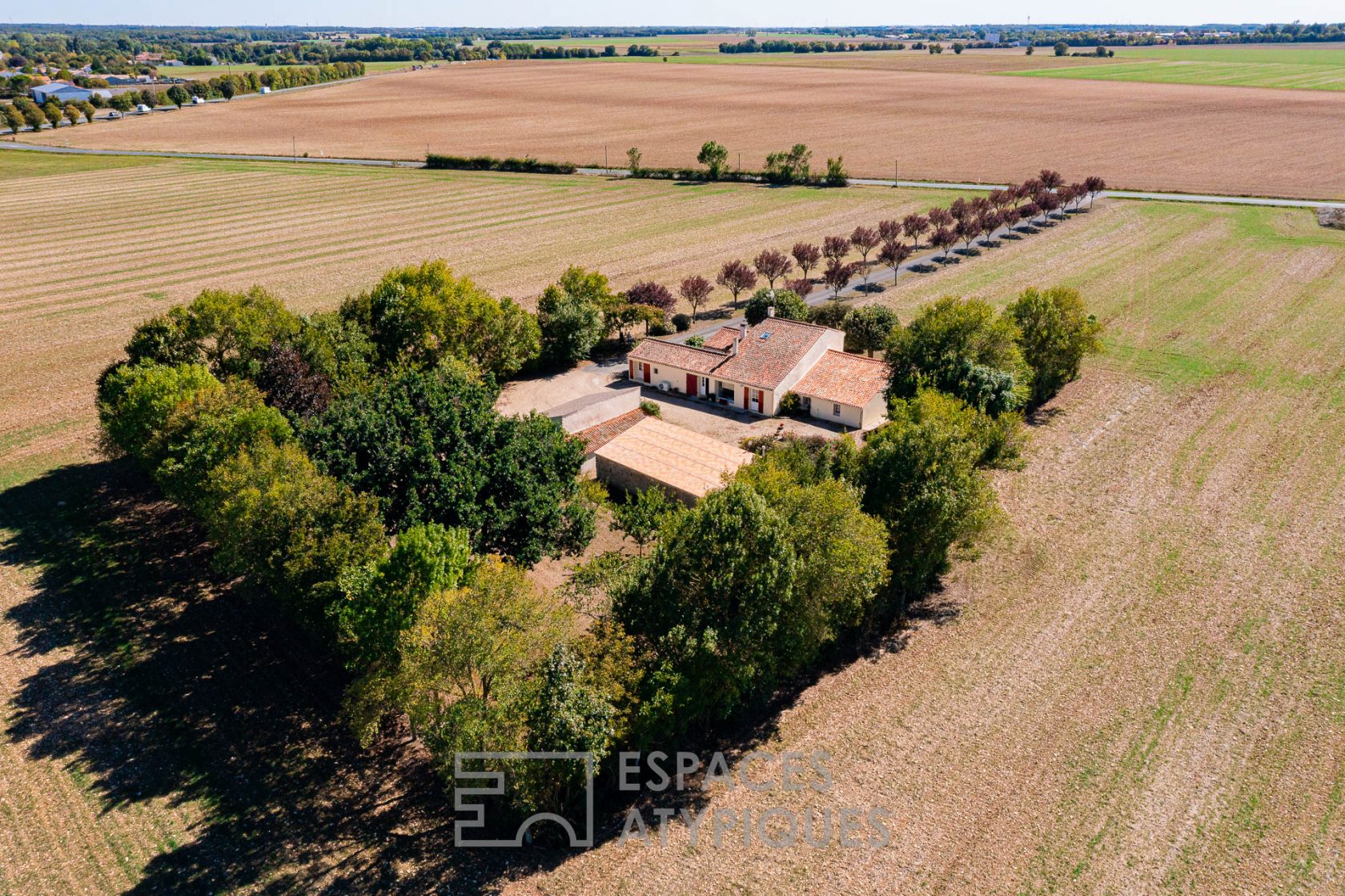 Ancienne ferme dans un cadre verdoyant