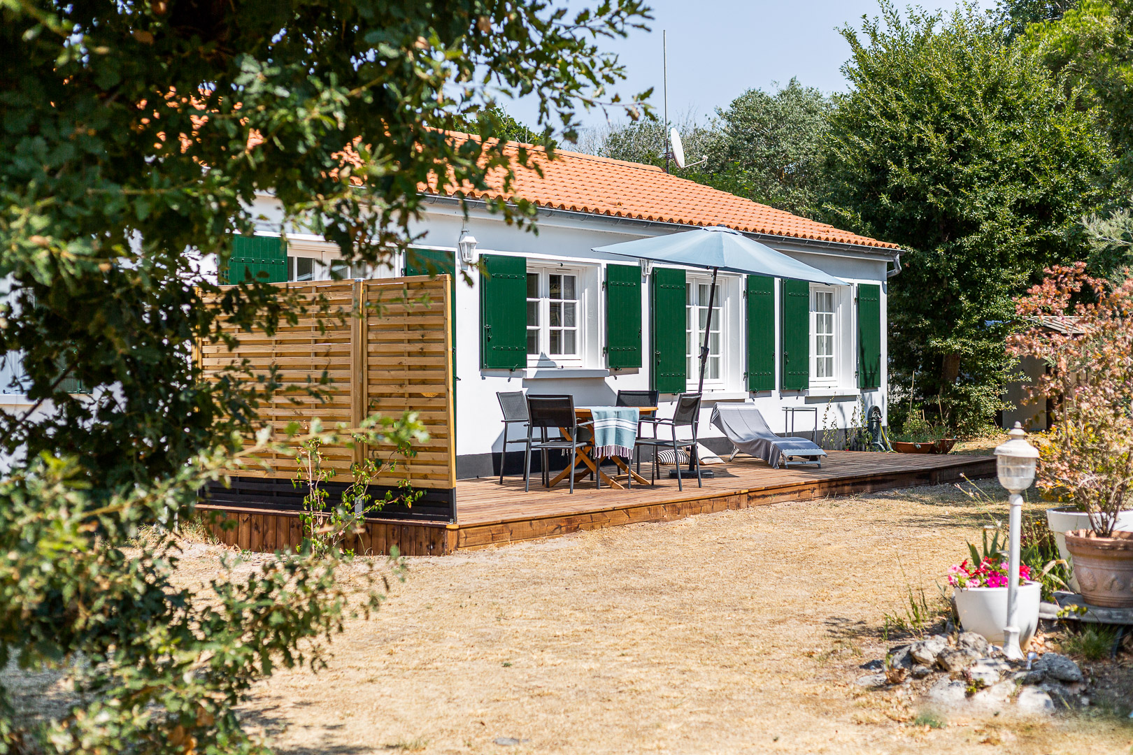 Une vacancière à proximité de la plage