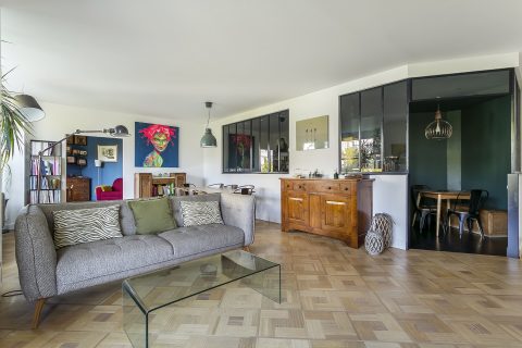 Art Deco-style apartment in Saxe Gambetta