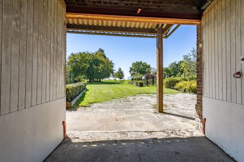 Charming fully renovated farmhouse and its converted outbuilding