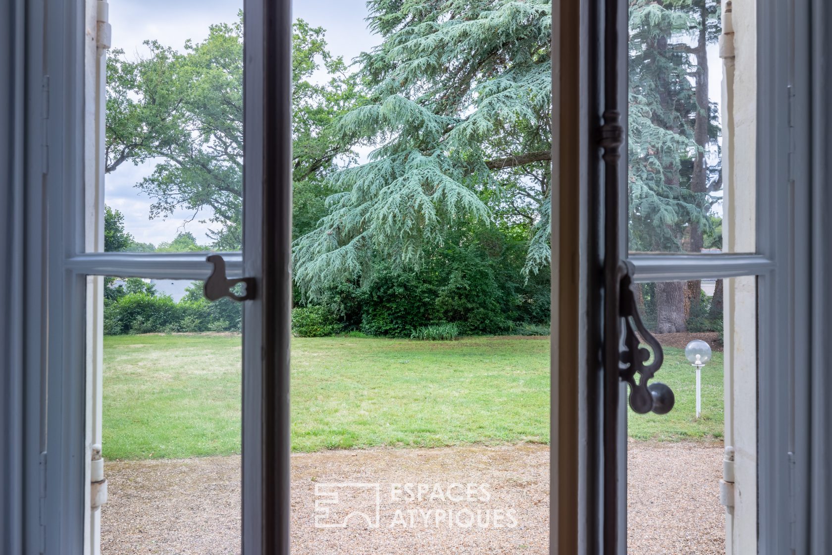 Hôtel particulier dans un écrin verdoyant