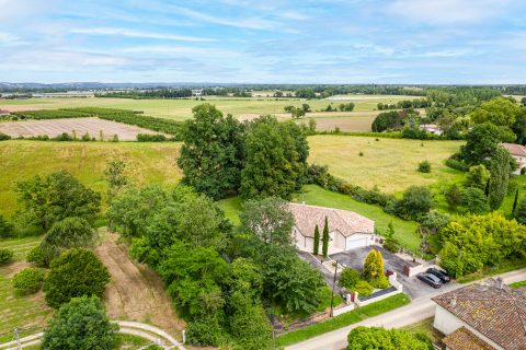 Villa d’architecte et son parc, à quelques minutes des commodités