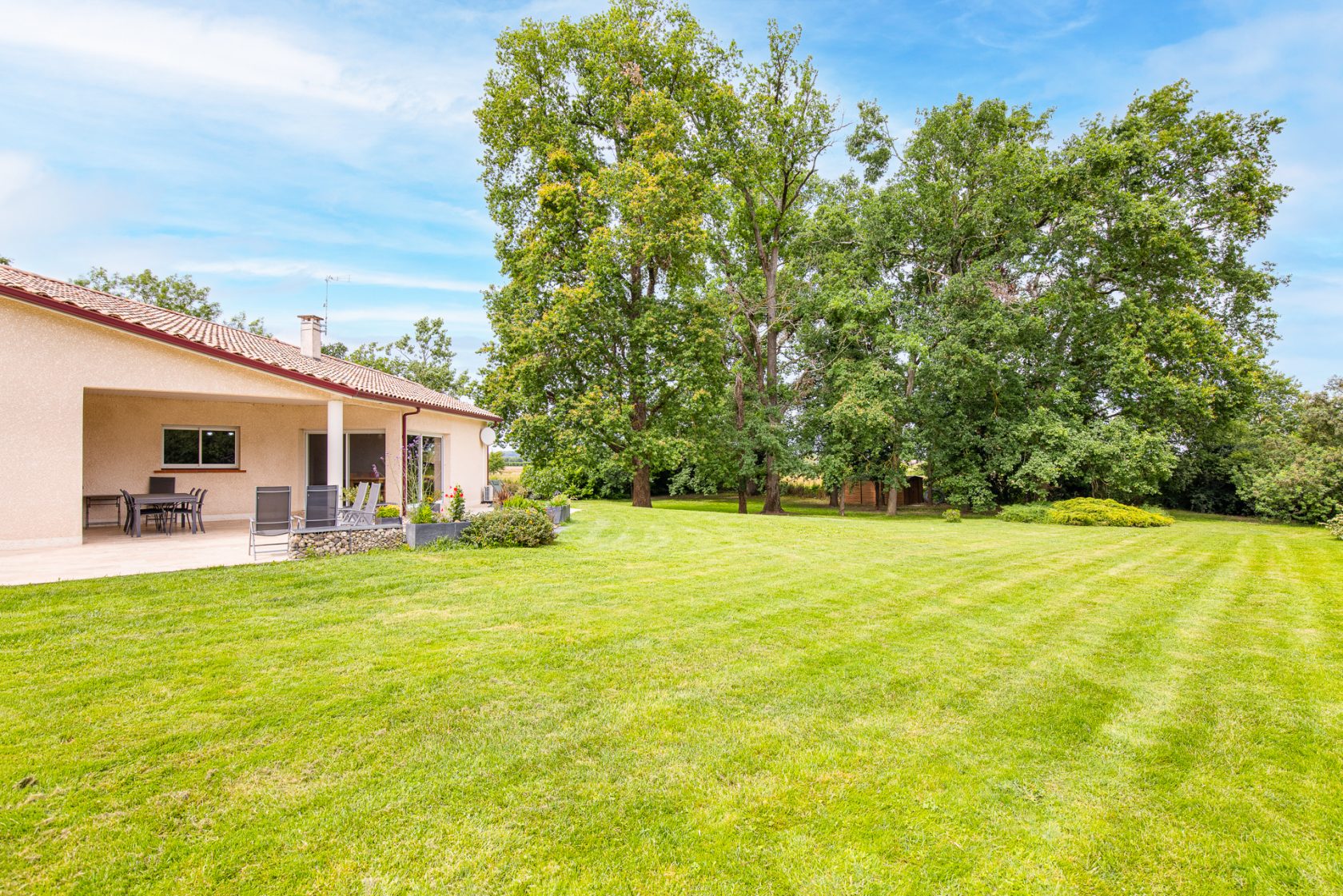 Villa d’architecte et son parc, à quelques minutes des commodités