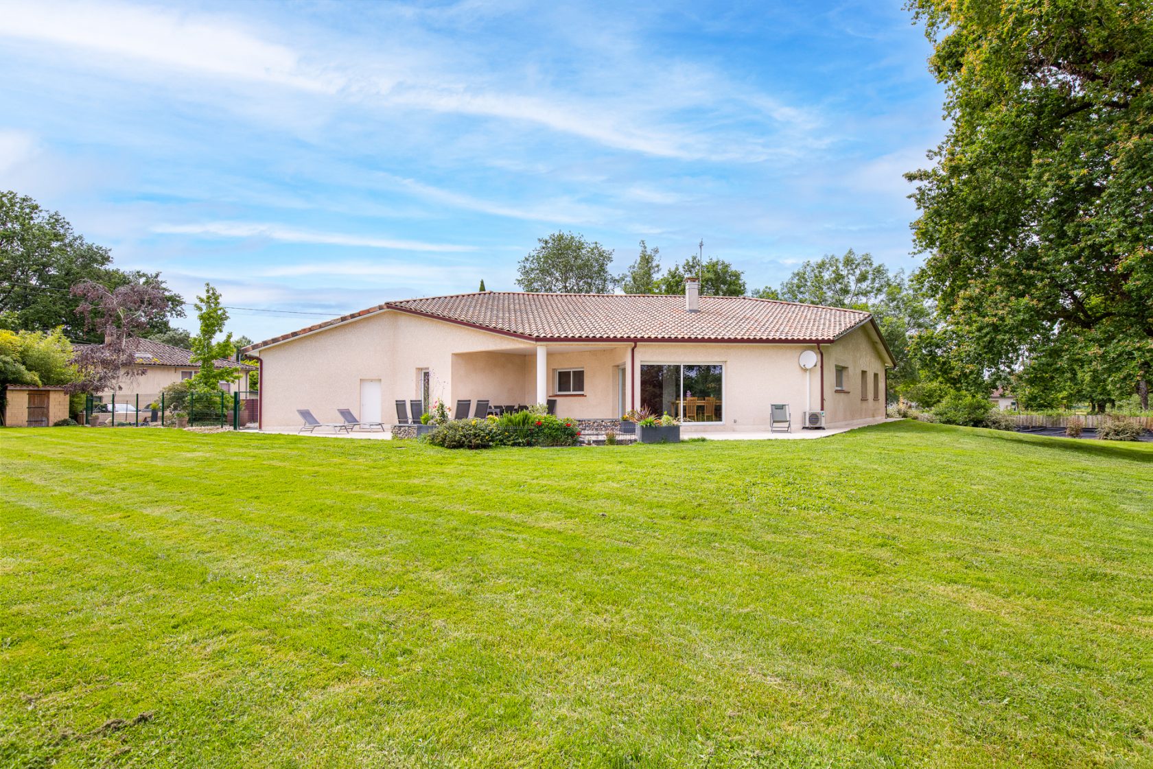 Villa d’architecte et son parc, à quelques minutes des commodités