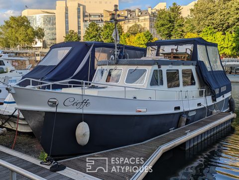 Vedette fluviale et côtière avec terrasses