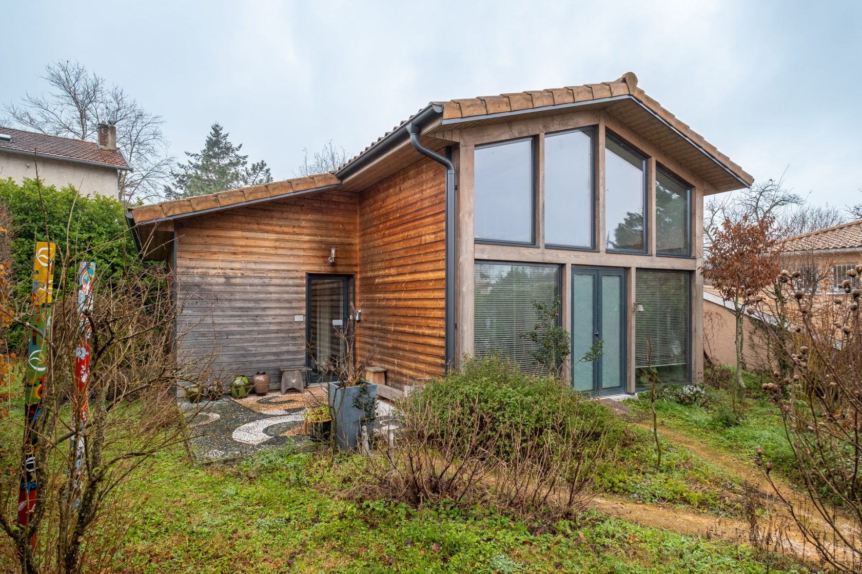 Renovated house with quiet outbuilding