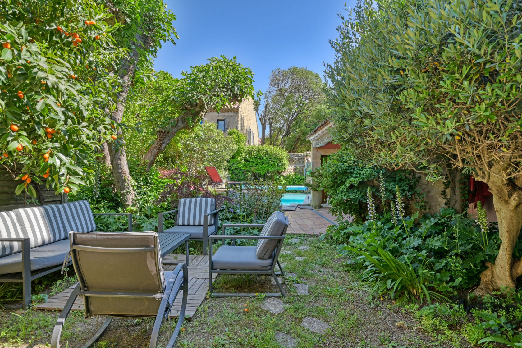 18th century farmhouse with swimming pool in the heart of the village