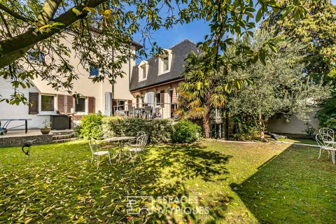 Maison avec jardin, terrasses et toit-terrasse