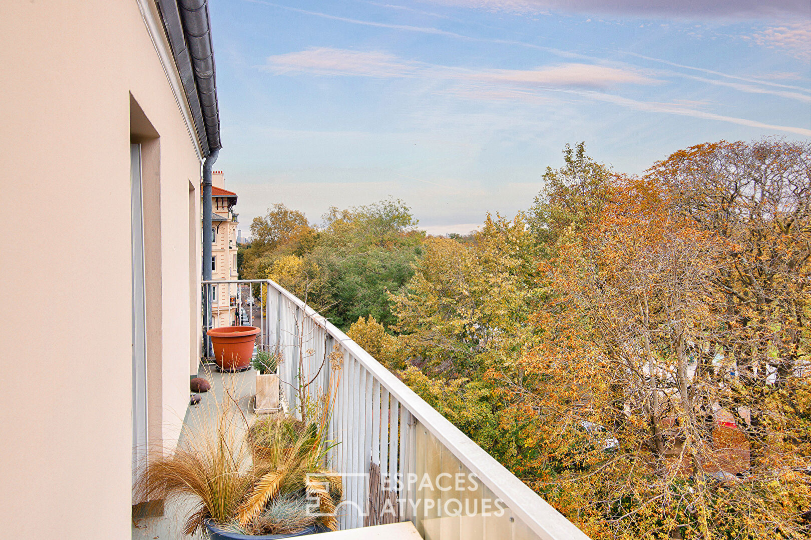 Duplex with exterior and unobstructed view of the St-Maurice plateau