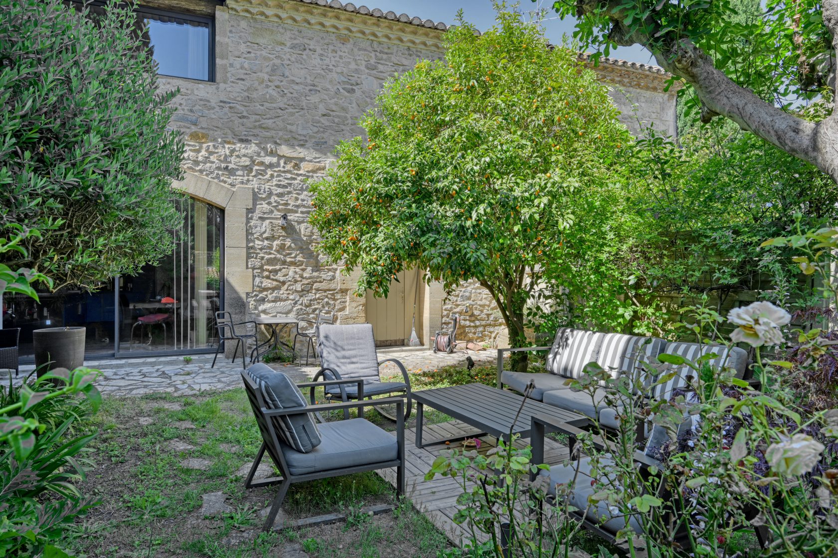18th century farmhouse with swimming pool in the heart of the village