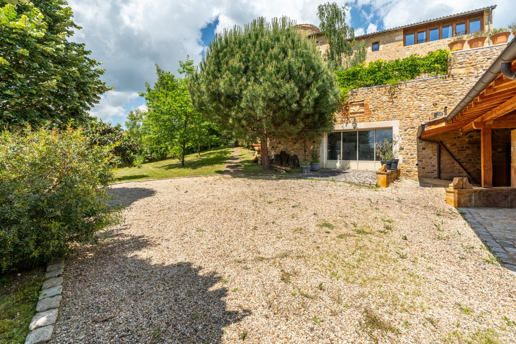 Exceptional Property combining Charm and History in the heart of the Pierres Dorées